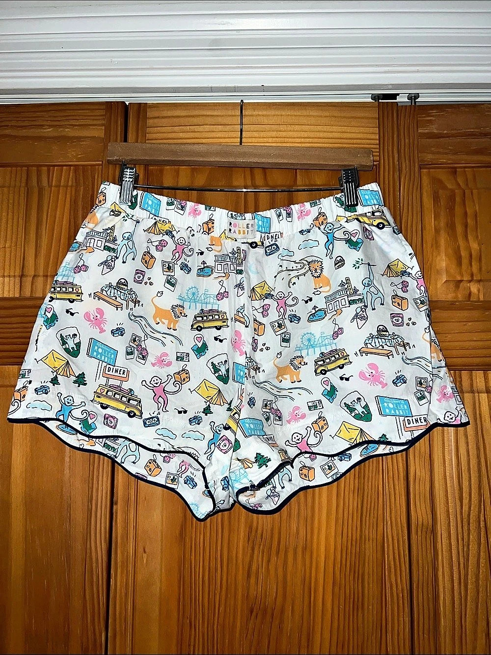 Woman’s Roller Rabbit Target Printed Scallop-Hem Shorts Size Medium